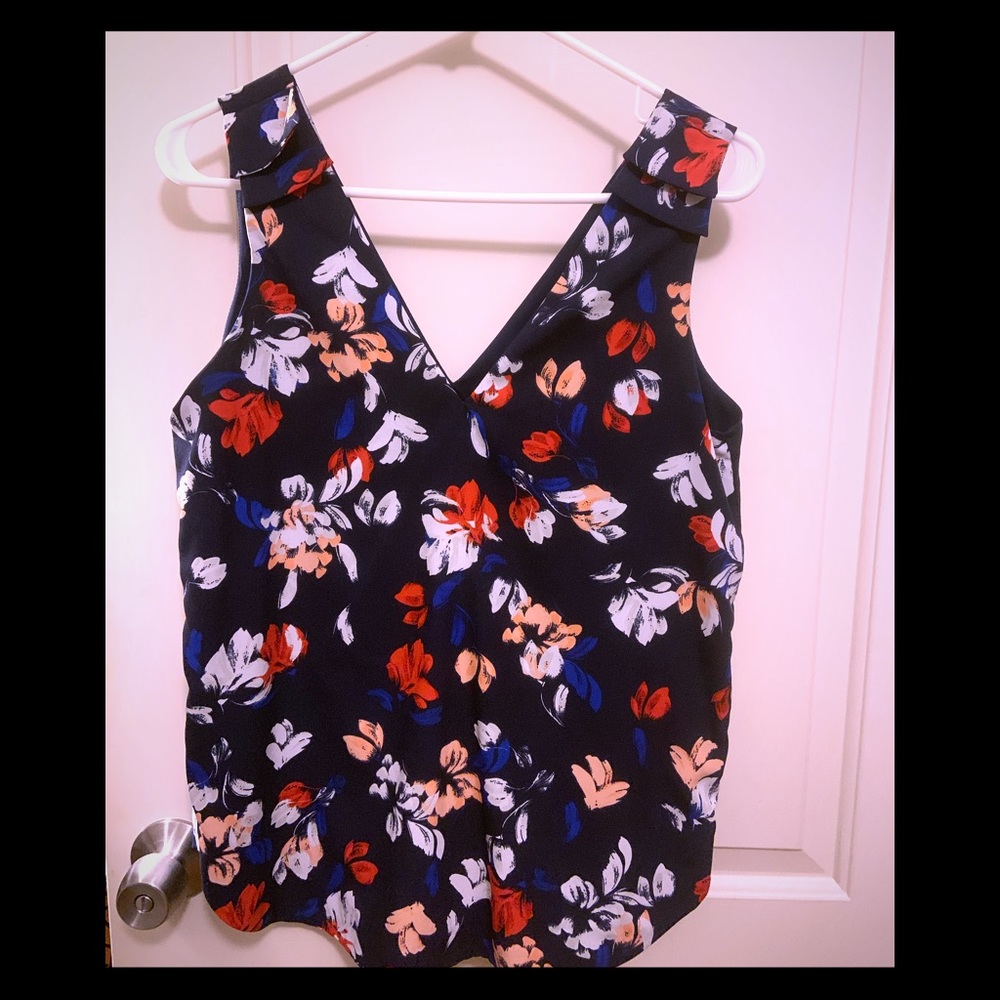 5/$25🌸  Woman’s Banana Republic Tank